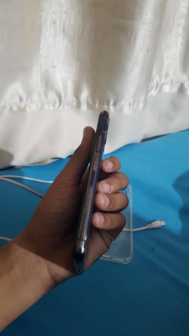 Apple iPhone 11 Pro 1
