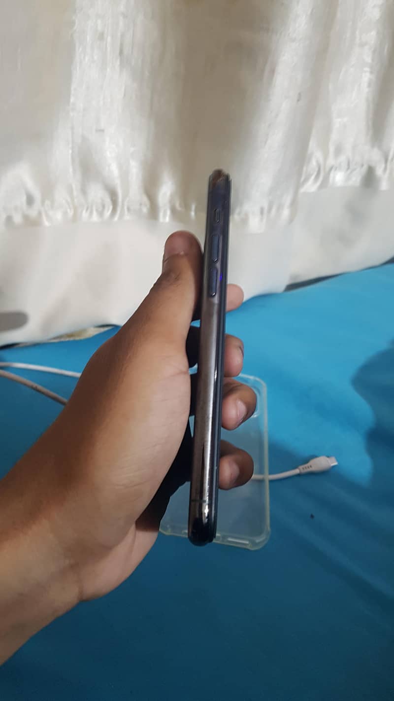 Apple iPhone 11 Pro 3