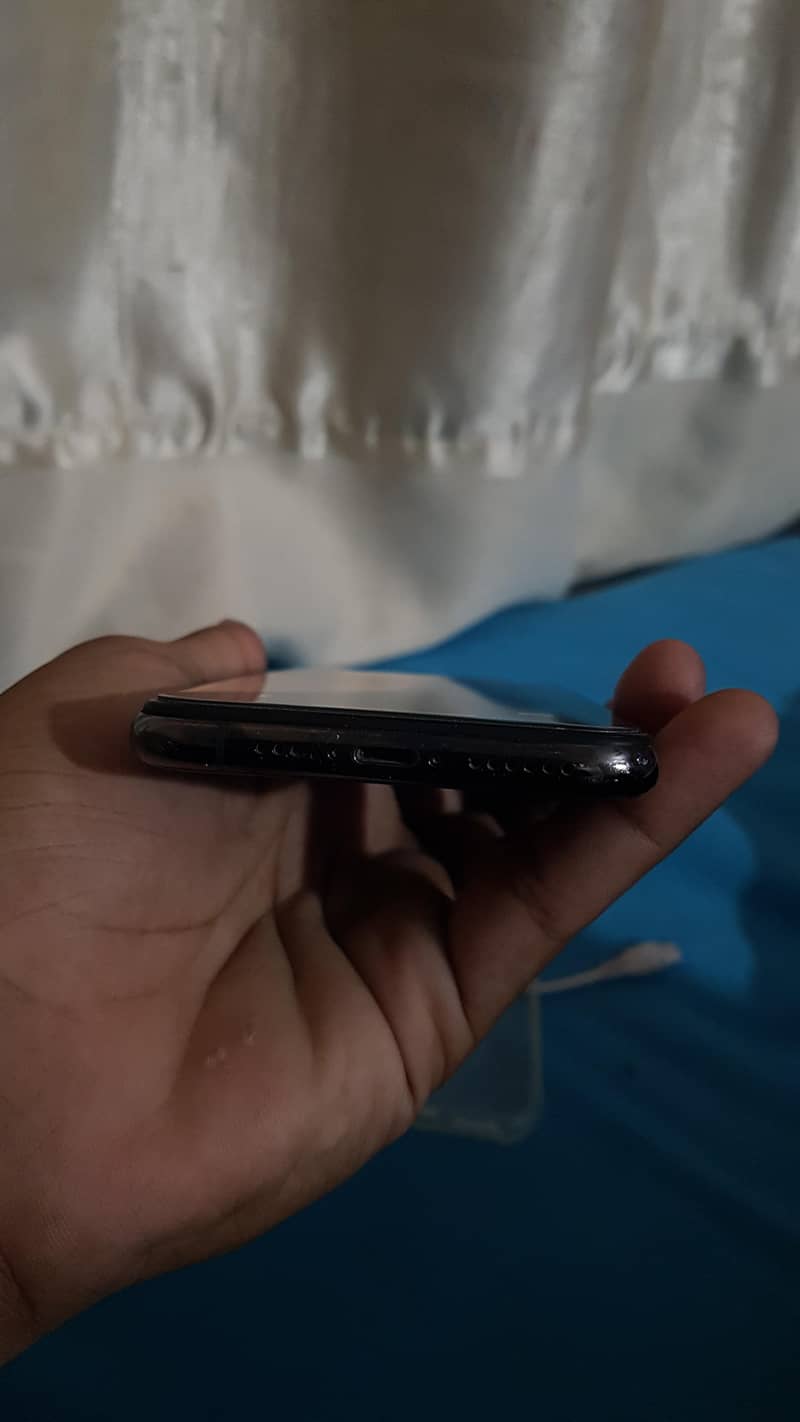 Apple iPhone 11 Pro 4