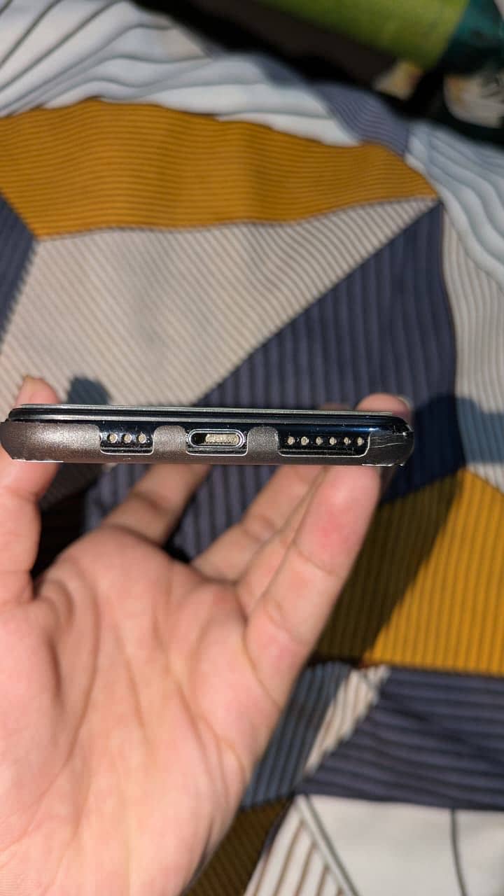 Apple iPhone X 3