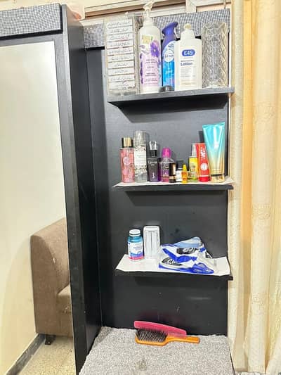 DRESSER