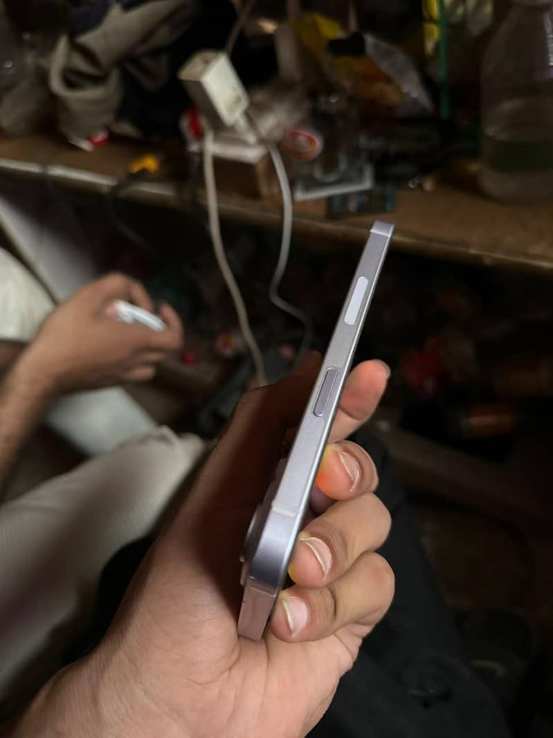 Apple iPhone 14 3