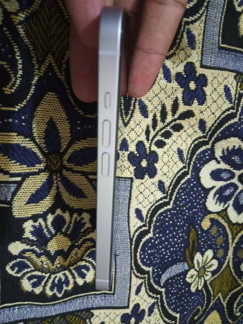 Apple iPhone 14 2
