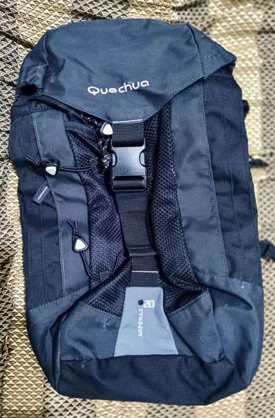 ORIGINAL QUECHUA 20 LITERS BACKPACK BRAND NEW