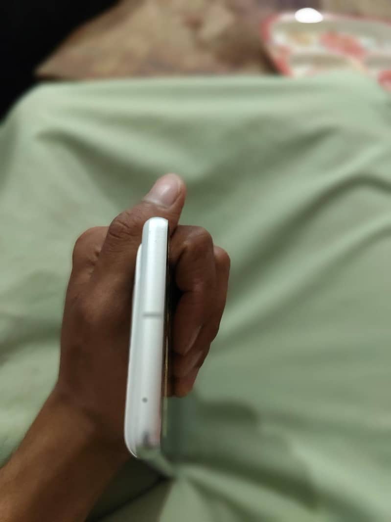 Google Pixel 7 4