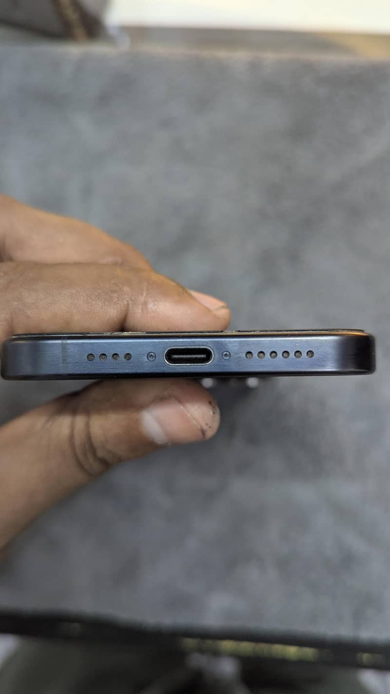 Apple iPhone 15 Pro Max 9