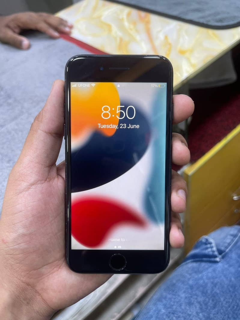 Apple iPhone 7 0