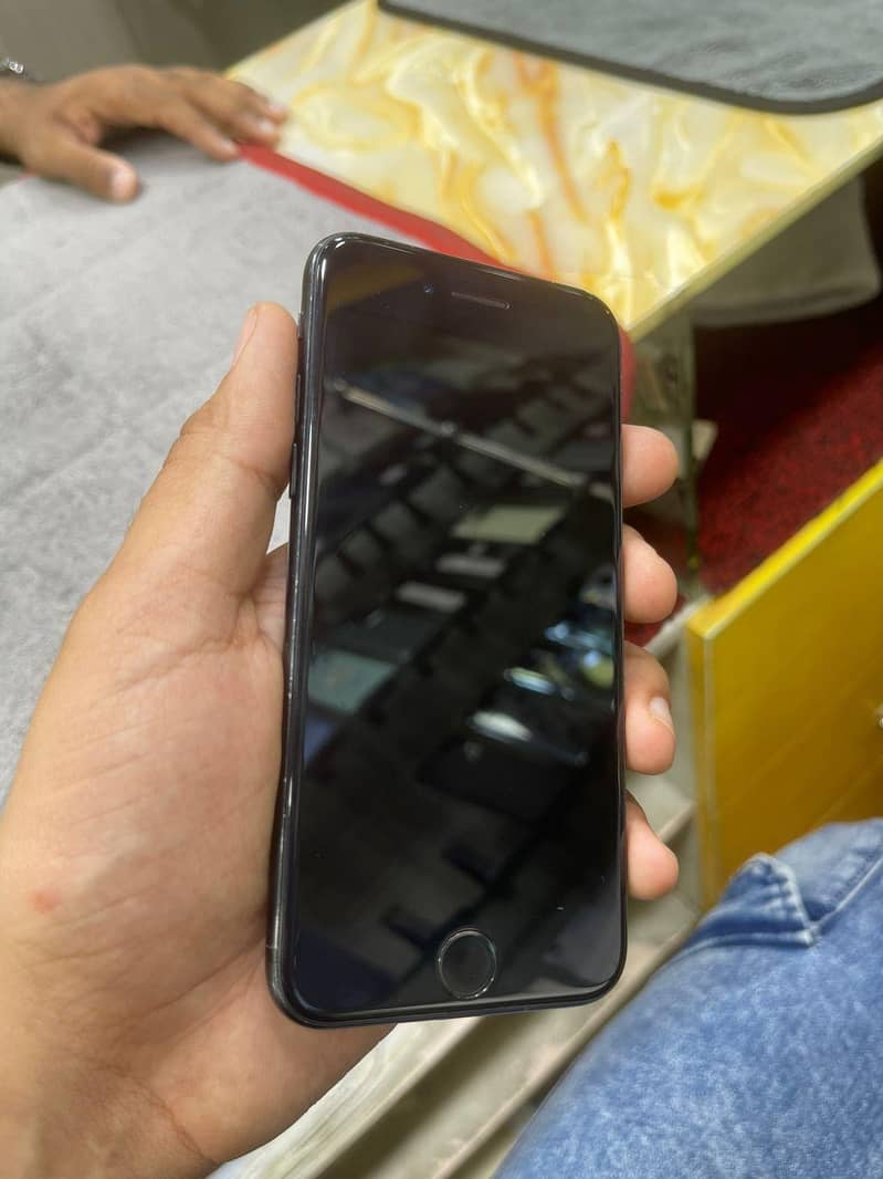 Apple iPhone 7 1