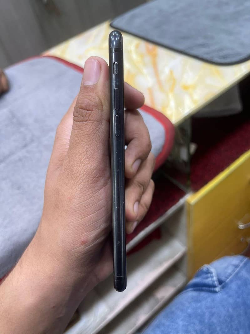 Apple iPhone 7 4