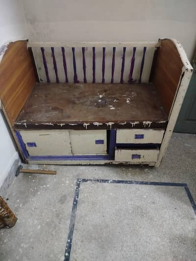 baby coat used hei mazboot lakri hei