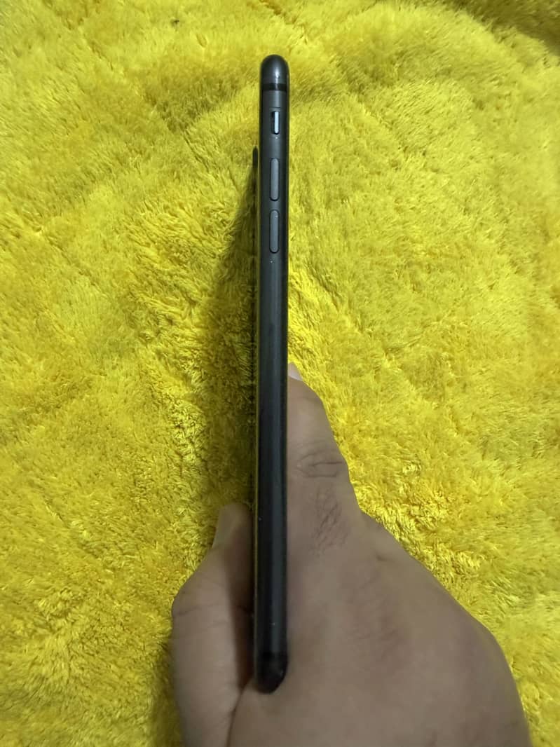 Apple iPhone 8 Plus 3