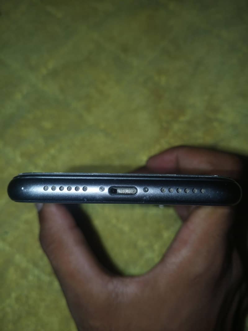 Apple iPhone 11 3