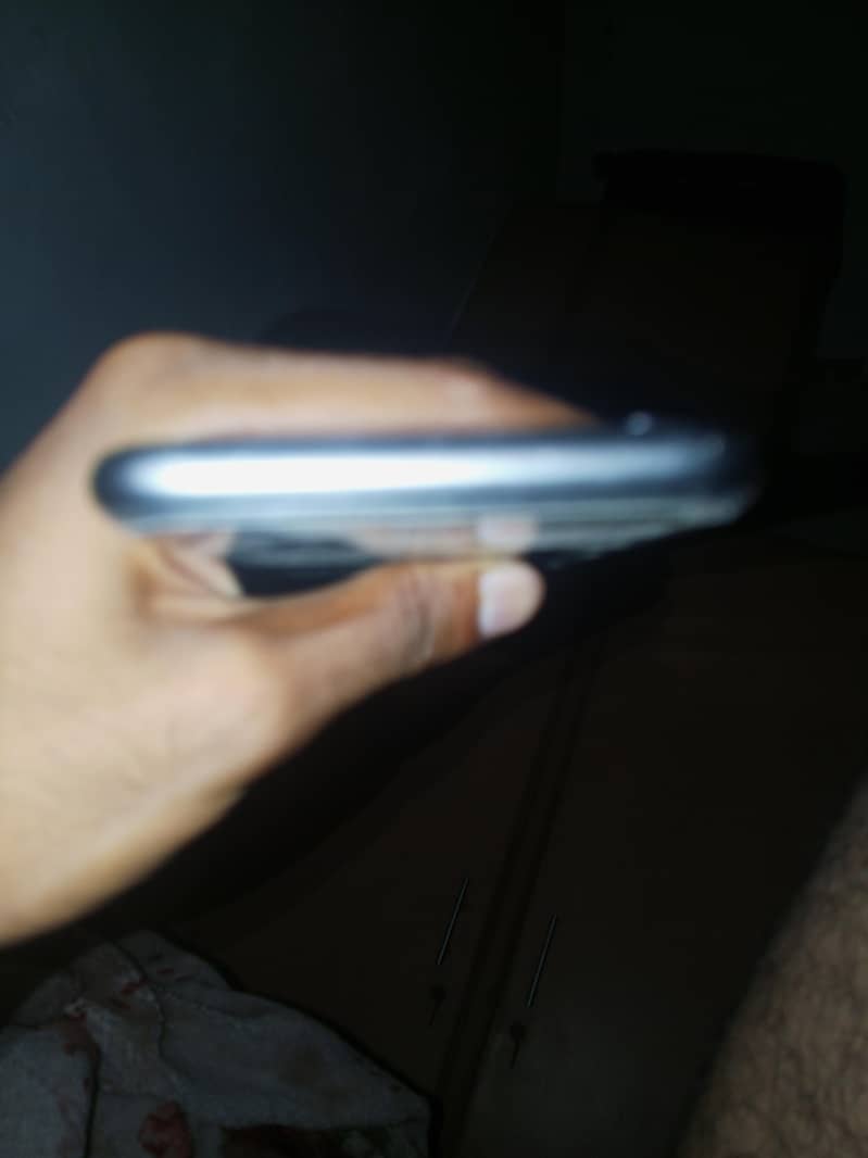 Apple iPhone 11 9