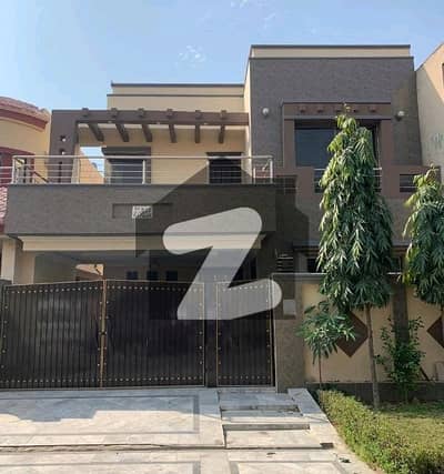 Vip 08 Marla Used House Available For Sale In Bahria Town Lahore