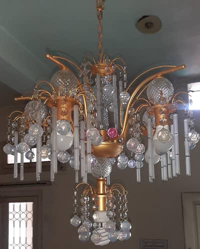 Fanoos/ chandelier