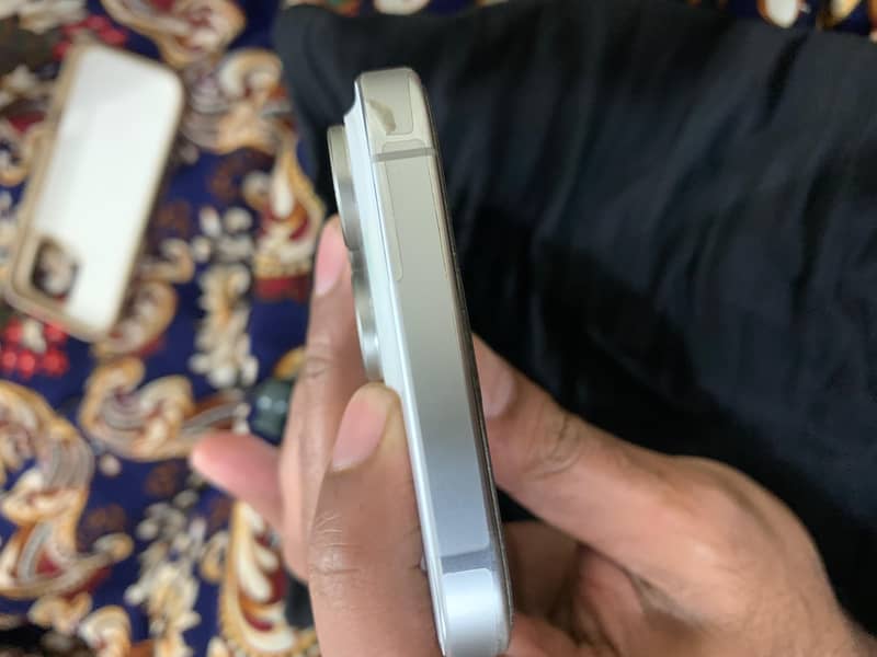 Apple iPhone 16 Pro Max 0