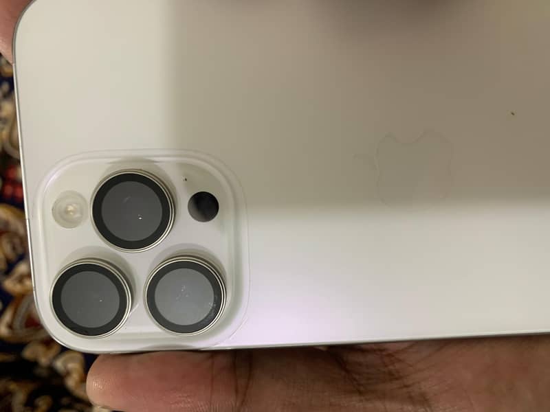 Apple iPhone 16 Pro Max 3