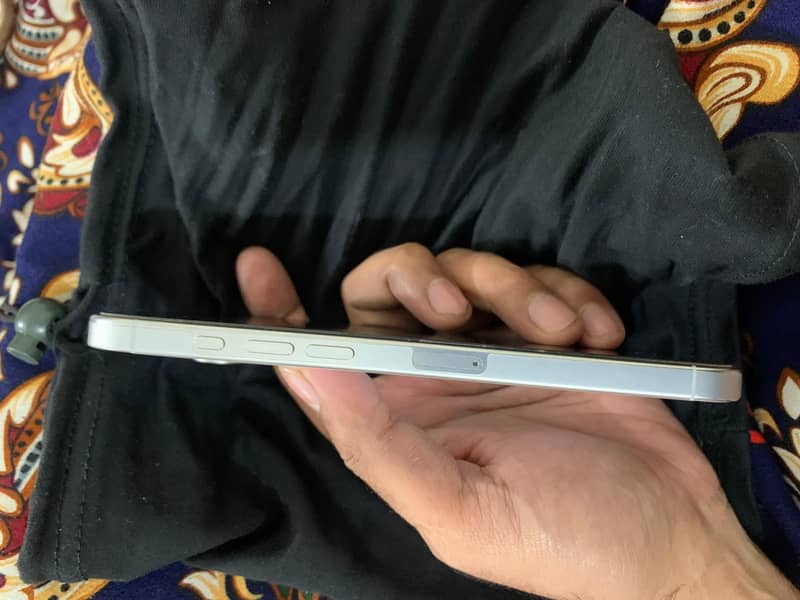 Apple iPhone 16 Pro Max 4