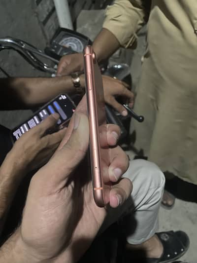 Apple iPhone XR 64GB FACTORY UNLOCK