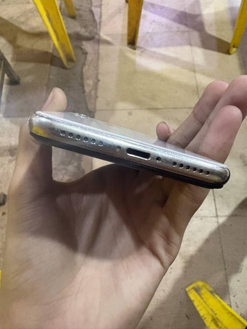 Apple iPhone X 3