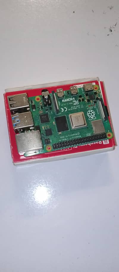 Raspberry pi 4B 8gb with box HDMI cable and inserted 32gb SD card