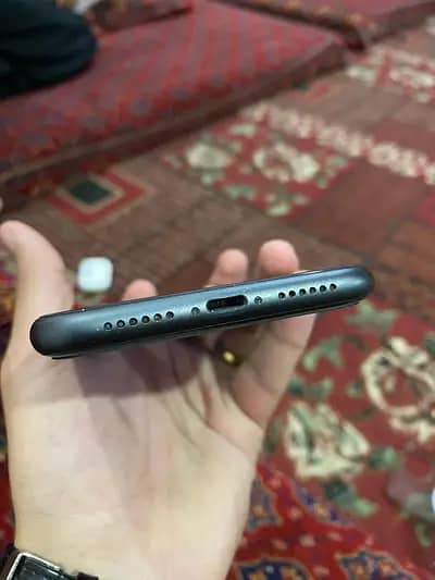 Apple iPhone 11 4
