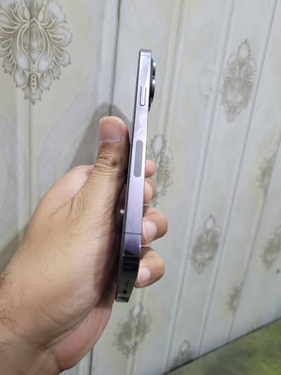 iPhone 14 Pro & 14 Pro Max Available