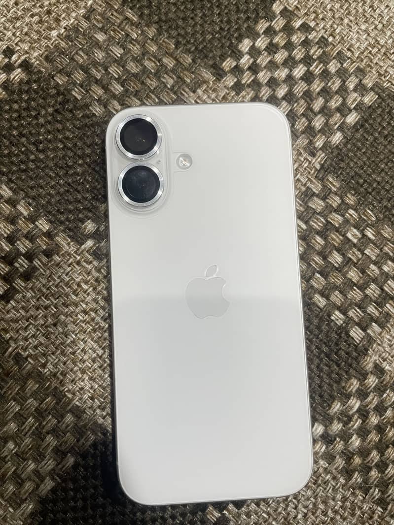 Apple iPhone 16 0