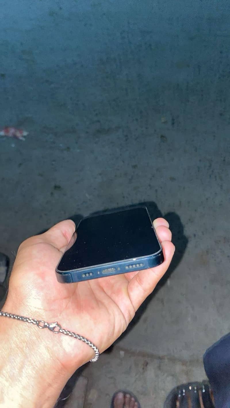 Apple iPhone 13 1
