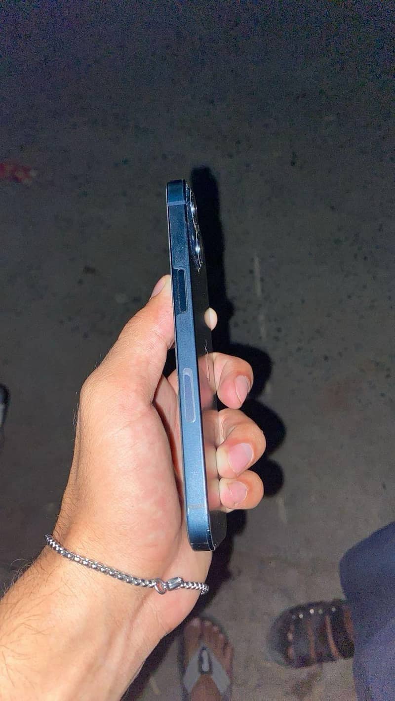 Apple iPhone 13 3