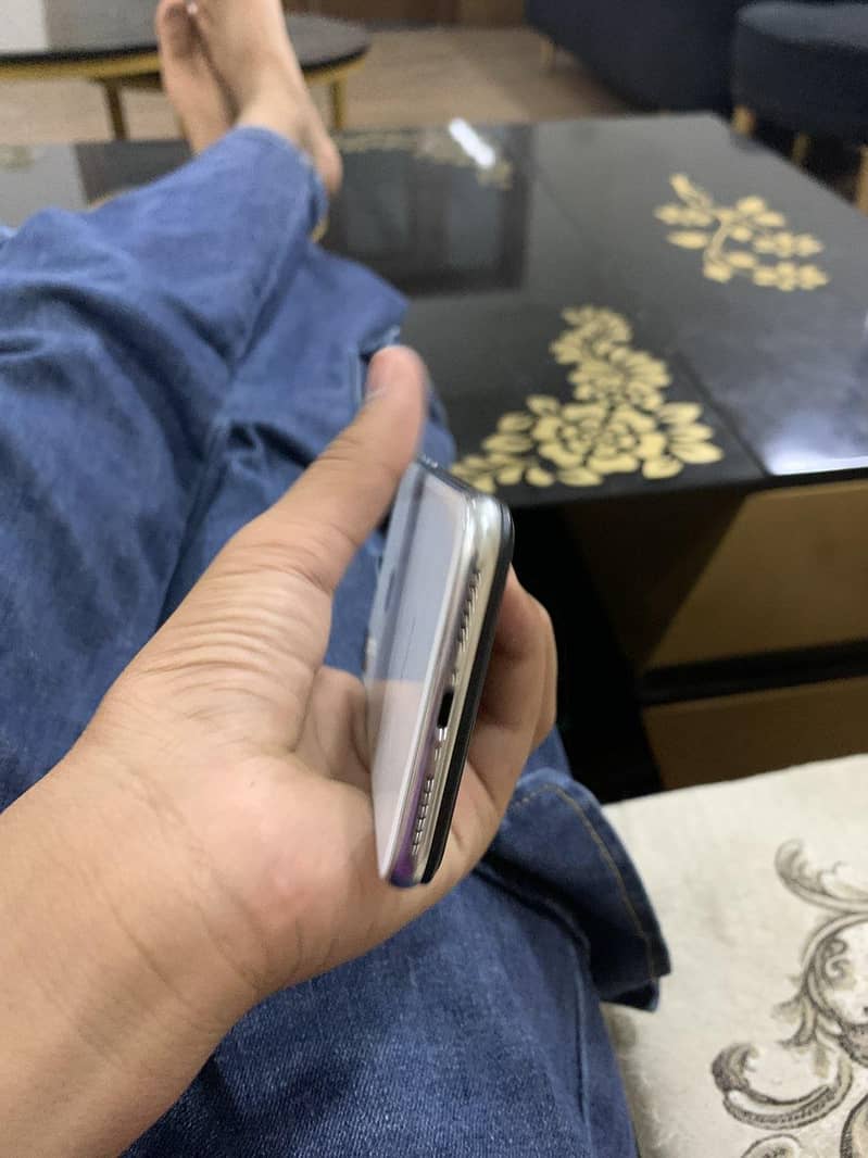 Apple iPhone X 3