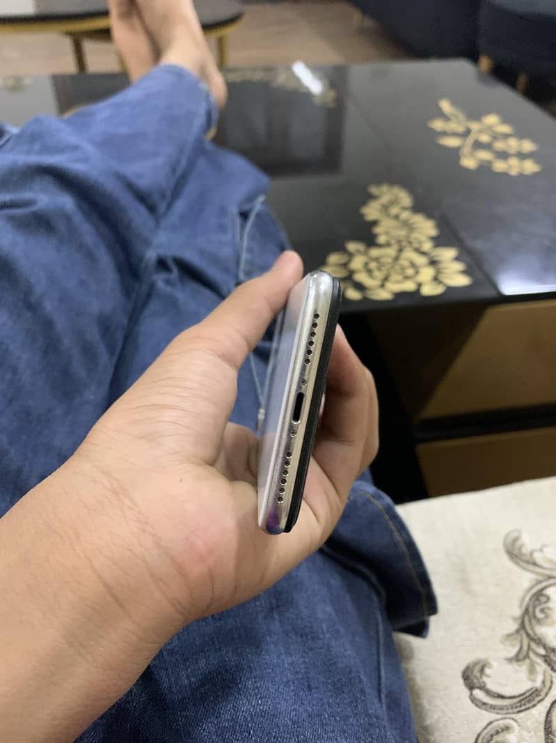 Apple iPhone X 5