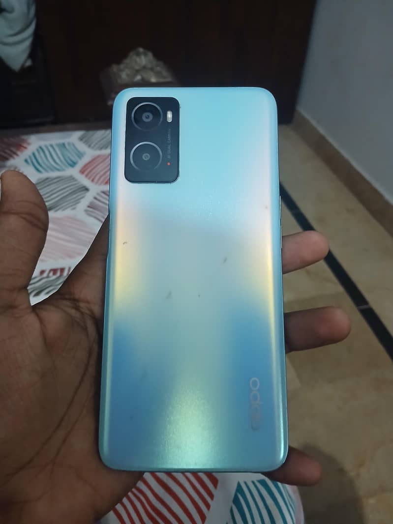 OPPO A76 1