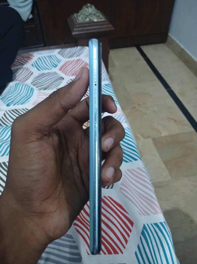 OPPO A76 3