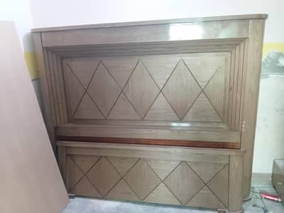 urgent sale Bed side table and matress