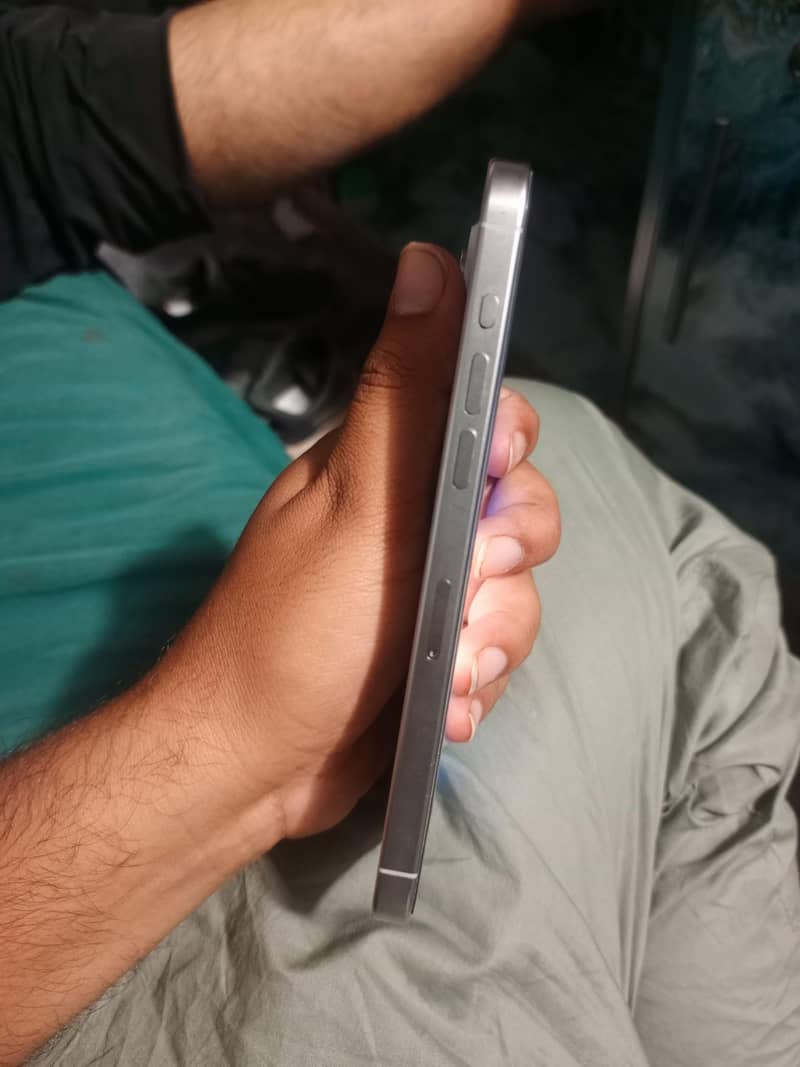 iPhone 15 Pro Max 3