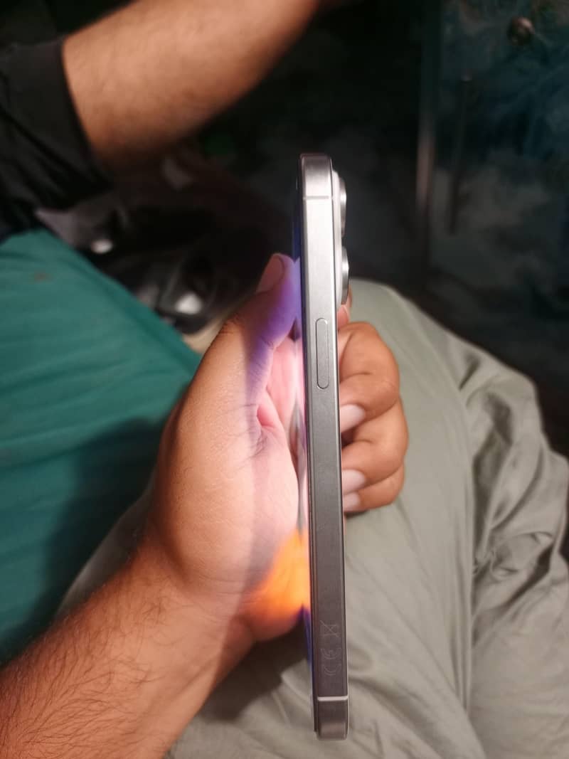 iPhone 15 Pro Max 4
