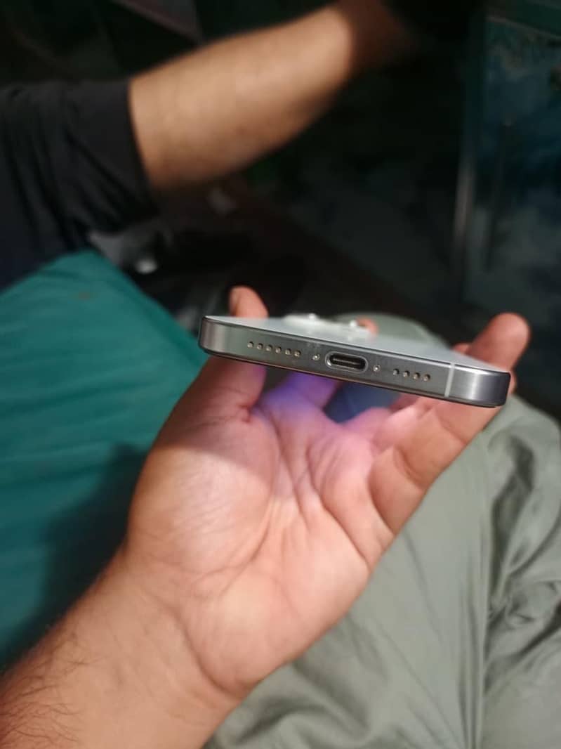 iPhone 15 Pro Max 5
