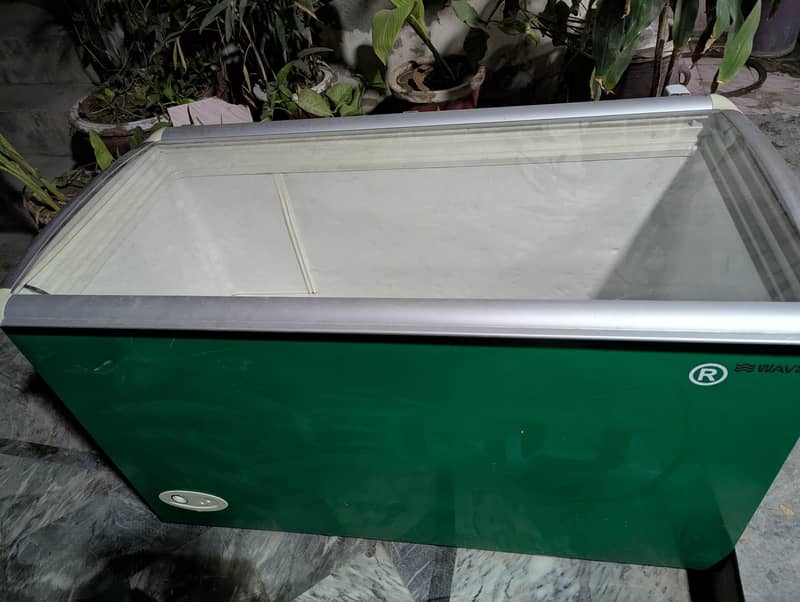 Waves Deep Freezer in Pristine Condition 2