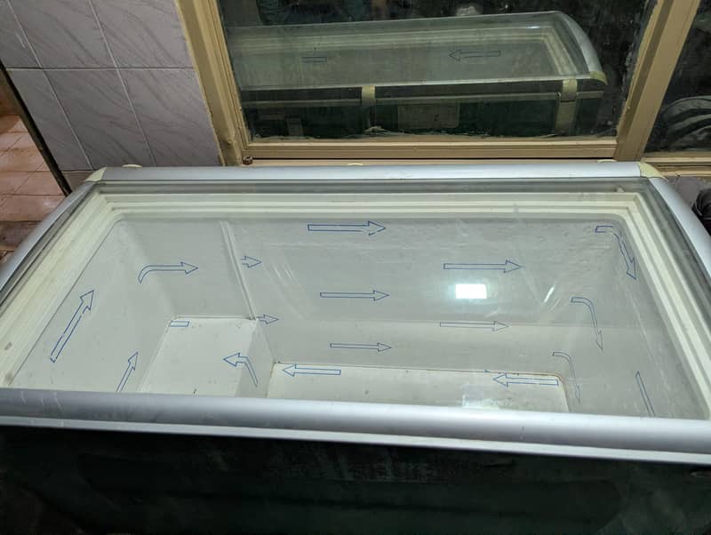 Waves Deep Freezer in Pristine Condition 3