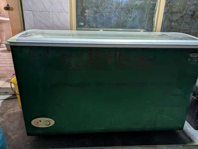 Waves Deep Freezer in Pristine Condition 4