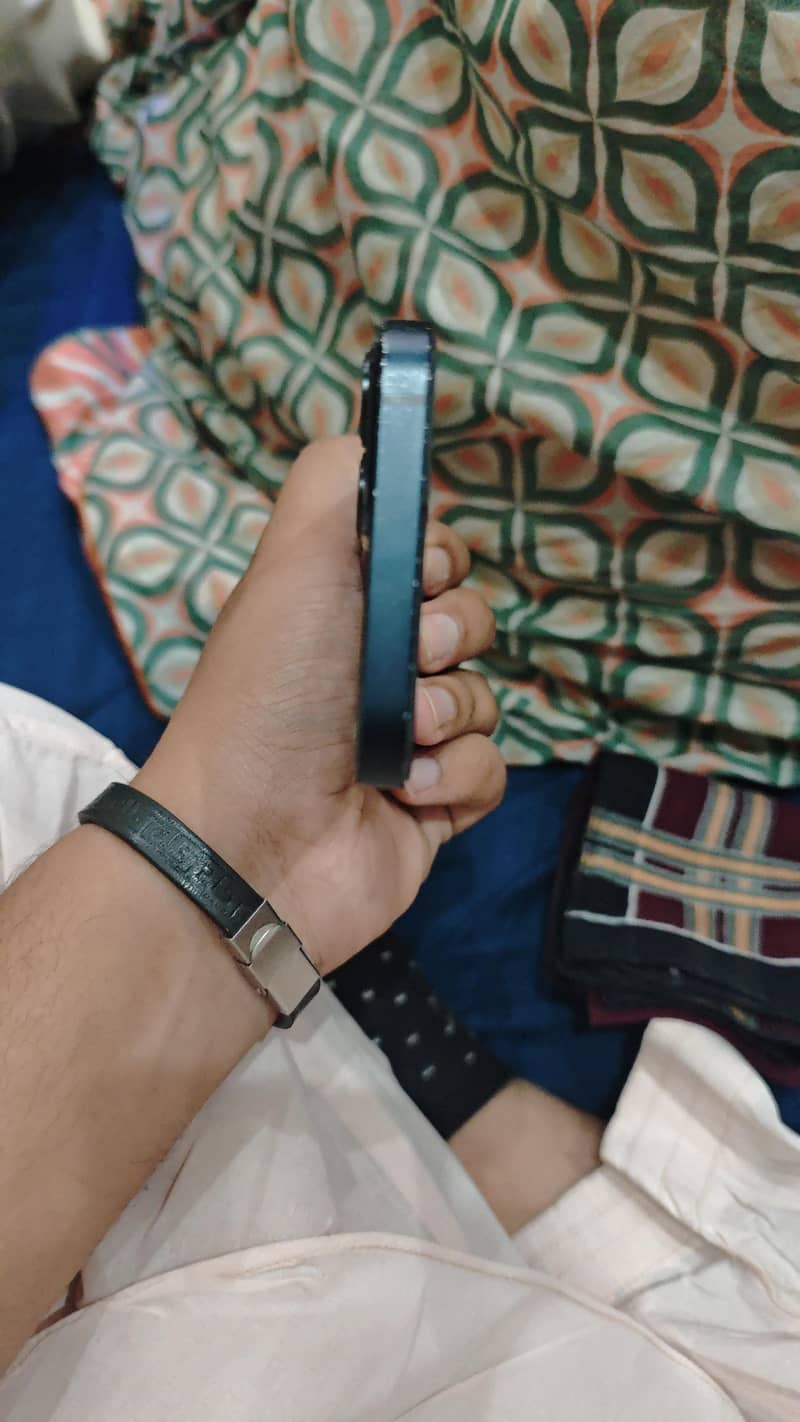 Apple iPhone 13 3