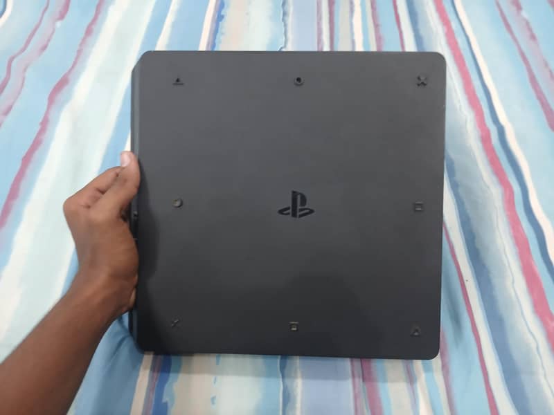 PS4 SLIM 1
