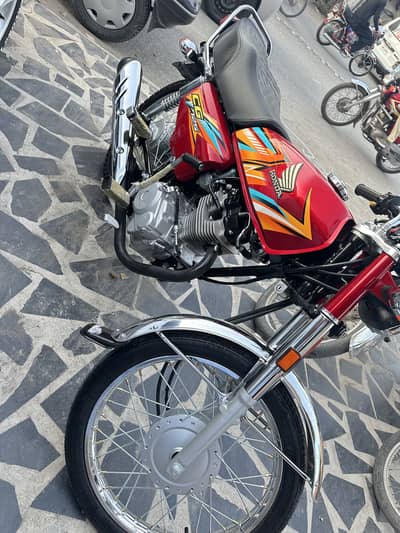 Zero metar bike just 18kms driven new serial 752 Peshawar invoice