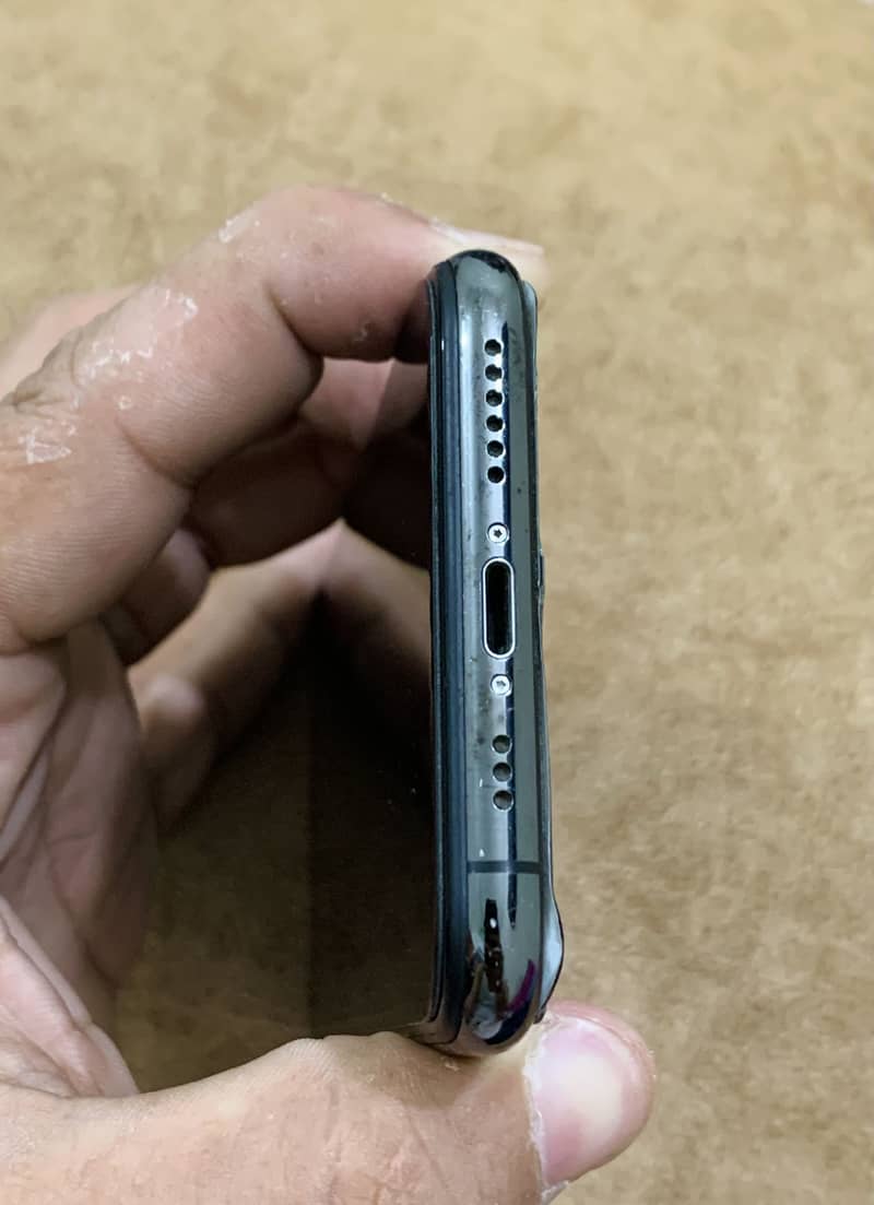iPhone XS 4