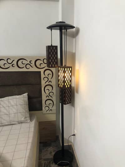 stylish 3 light floor lamp/corner lamp (excellent condition)