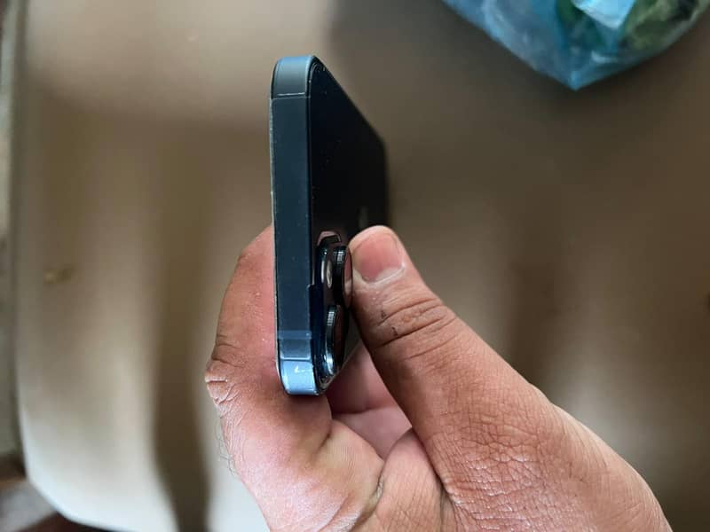 Apple iPhone 13 2