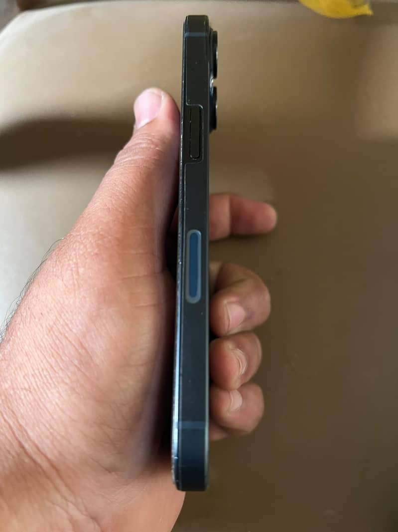 Apple iPhone 13 4