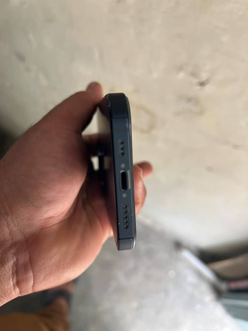 Apple iPhone 13 5