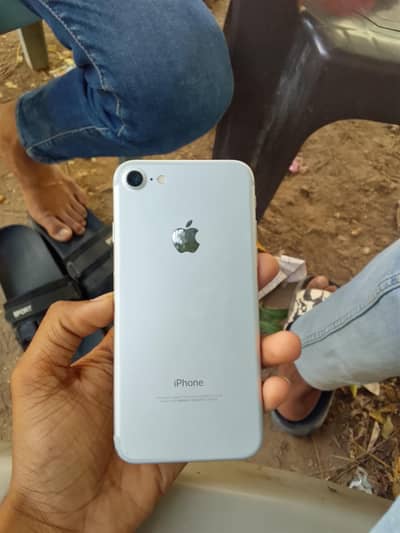 Apple iPhone 7